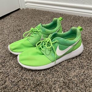 Nike Roshe Lime Green Athletic Shoes SZ 8 Women’s
